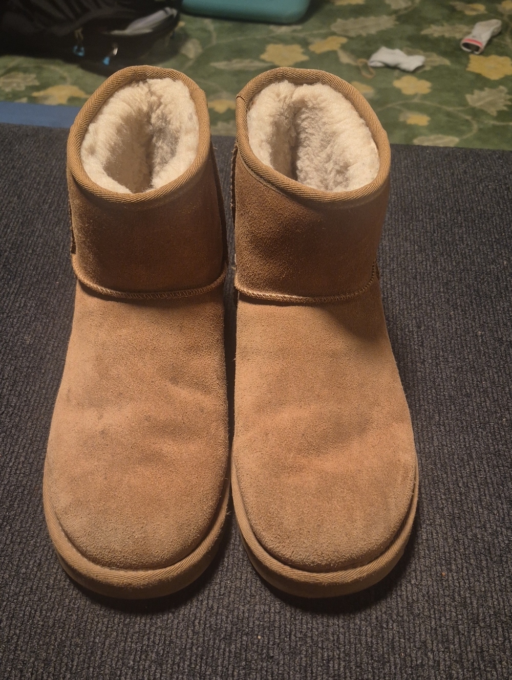 UGG Kids Short Suede Boots in Chestnut